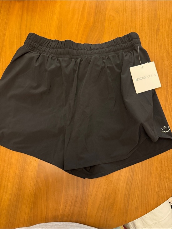 Beyond Yoga Pants - Beyond Yoga Black running Shorts